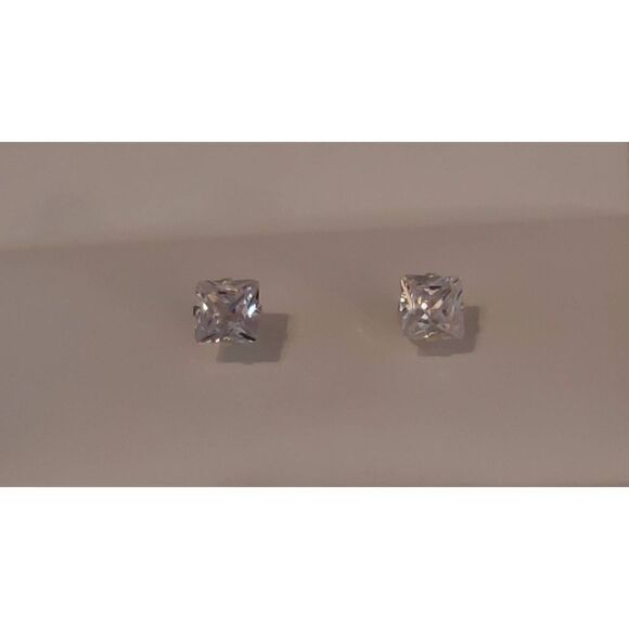 Beautiful 1 Ct. Princess Cut Sim Diamond Stud Earrings~925 Sterling Silver - Picture 2 of 3
